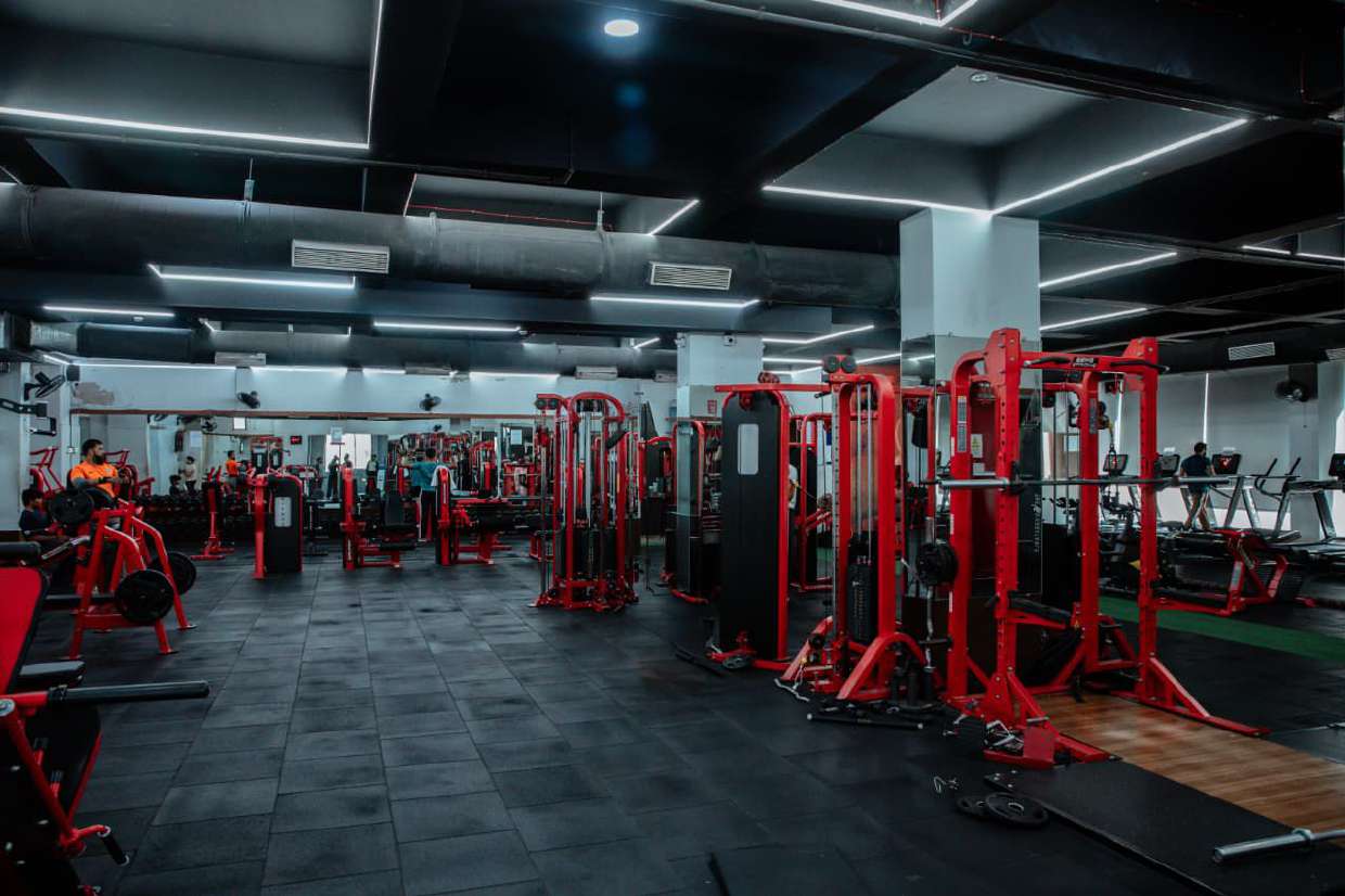 Red cable functional trainer machine